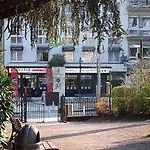 Square Hotel