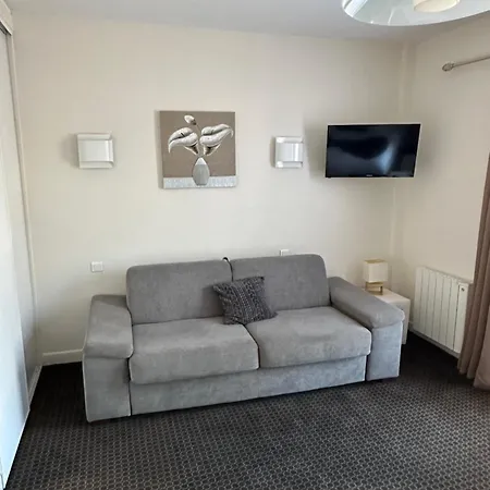 Square Hotel