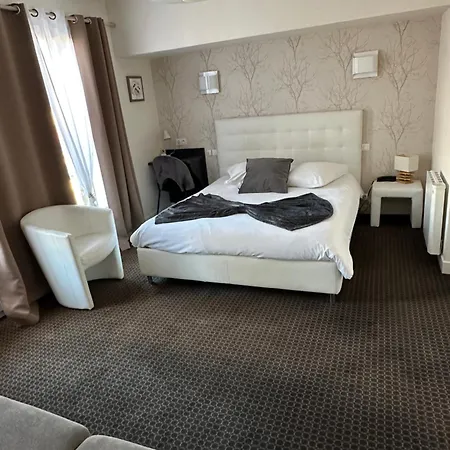 Square Hotel 2*