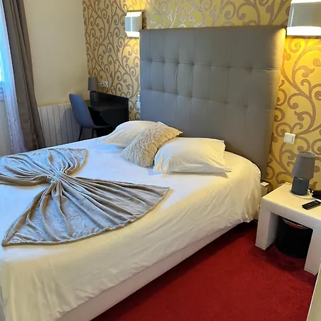 Hotel Square 2*