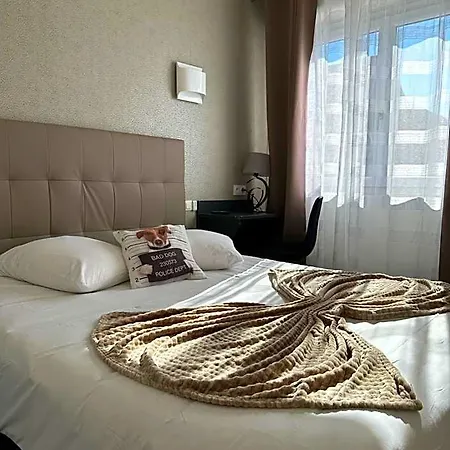 Square Hotel