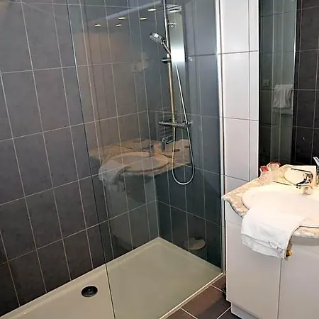 Hotel Square 2*