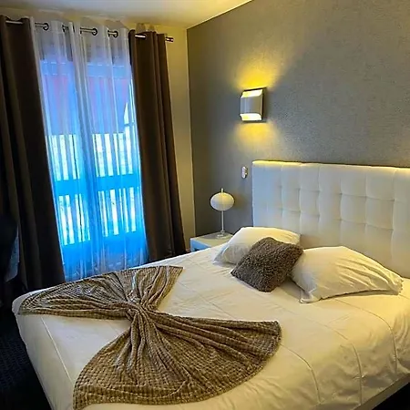 Square Hotel 2*