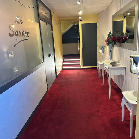 Hotel Square 2*