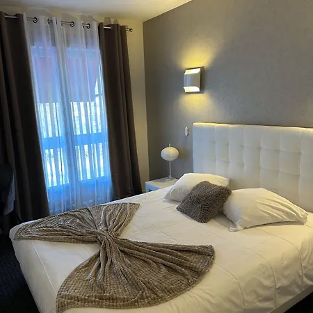 Hotel Square 2*
