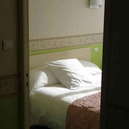 Hotel Square 2*