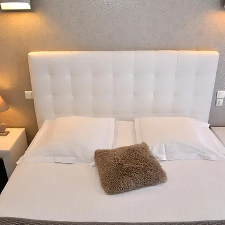 Le Square Szálloda 2*